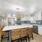 Brand New Modern Home by the Beach with Patio & BBQ