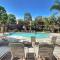 3 bedroom modern home with pool area at the Tustin Marketplace -15 minutes to Disneyland - توستين