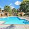 3 bedroom modern home with pool area at the Tustin Marketplace -15 minutes to Disneyland - Tustin