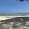 Beachfront White Pearl Suite ZanzibarHouses - Gulioni