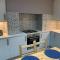 Wood Green Budget Rooms - Next to Mall & Metro Station - 10 Min to City Center