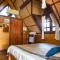 RoomQuest Golden Triangle Premium Collection