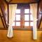 RoomQuest Golden Triangle Premium Collection