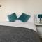 Wood Green Budget Rooms - Next to Mall & Metro Station - 10 Min to City Center