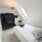 The Penthouse Double Bedroom for Rent Free Parking - Epsom