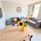 Central Reading Modern 3BR flat - Walk to station and high street