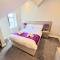 Central Reading Modern 3BR flat - Walk to station and high street