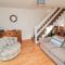 22 Longstone Park