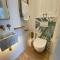 Luxury 2BR apartment & parking central Winchester