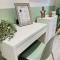Delightful Ealing Retreat - Steps to Tube & Shops