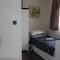 Cosy room with 3 bed spaces in a friendly bungalow - Bletchley
