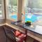 Privte swiming pool and basketball court villa - Surrey