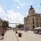 Amazing DT Apartment w Parking Location Coffee - Moose Jaw