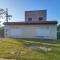 Casa com piscina na praia.