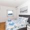3 Bedroom Cozy Apartment In Marina