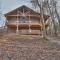 Luxury Cabin Sleeps 8 with creekside fire pit near Helen GA