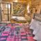 Luxury Cabin Sleeps 8 with creekside fire pit near Helen GA