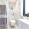 New, modern 4 bed, 3 bath house ,free parking