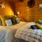 Executive Luxury 5* Log Cabin Pebble Lodge by fishing lake Shorefields Milford on Sea - Downton