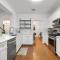 Luxury 5BR, 3BA Austin Retreat ~ Pool~ Parking - أوستن