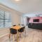 Chic 2B Getaway - 10min to DTWN - W/D, Pool, Prkg