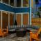 Chic 2B Getaway - 10min to DTWN - W/D, Pool, Prkg