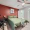 Chic 2B Getaway - 10min to DTWN - W/D, Pool, Prkg