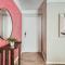 Chic 2B Getaway - 10min to DTWN - W/D, Pool, Prkg