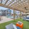Chic 2B Getaway - 10min to DTWN - W/D, Pool, Prkg