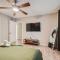 Chic 2B Getaway - 10min to DTWN - W/D, Pool, Prkg