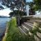 On the water’s edge - hot tub & fireplace. - Cape Town