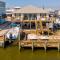 Waters Edge - PRIVATE DOCK! Only two blocks from the bay or the gulf! Plenty of parking for cars or boats home - Дофин-Айленд