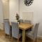 Modern apartment 4 mins from Gatwick