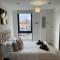 Superb New Build City Centre Flat and Gym