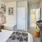 Cosy Coastal Apartment 1