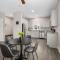 Modern 4BR 4BA Two Unit Condo w Garage and Patio - وايومنغ