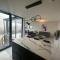 Luxurious & Elegant 6-Bed House - Barnet