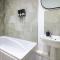 Home in West Yorkshire, Close to Leeds City Center, Sleeps 3!