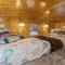 Knotty but Nice-sleeps 6-one minute to lake! - Three Oaks