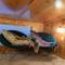 Knotty but Nice-sleeps 6-one minute to lake! - Three Oaks