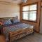Toledo Queen Lakefront Custom 4 BR Home, Boathouse - Alliance
