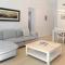 Beach luxury retreat- 2 bedroom, 2 bathroom, shops, pet friendly, parking