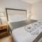RIVER OAK INN