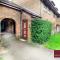 Wokingham - 2 Bedroom Maisonette - With Parking