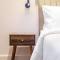 Couple-in magical suite with jacuzzi - سلانيك