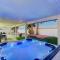 Chic 4BR Home w Pool, Jacuzzi, Billiards & Firepit - Las Vegas