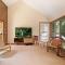 Pocono Chalet / 4 BDRMS / Fireplace