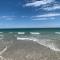Beachfront Gem / Free Parking / A/C
