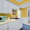 Splash Inn Lower Unit: Heated Pool & Walk to Beach