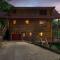 Dreamy Mountain Getaway~Hot Tub~Old Oak Lodge